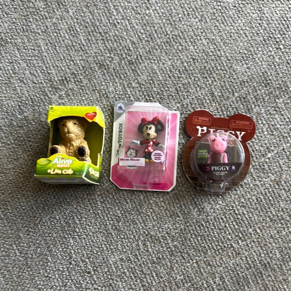 Mini Brands‎